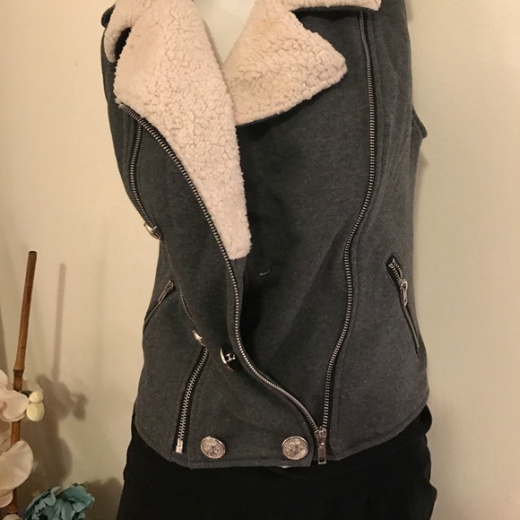 Grey vest - Picture 5 of 8