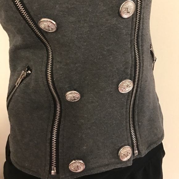 Grey vest - Picture 6 of 8