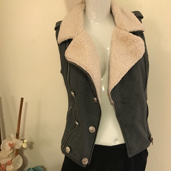 Grey vest - Picture 2 of 8