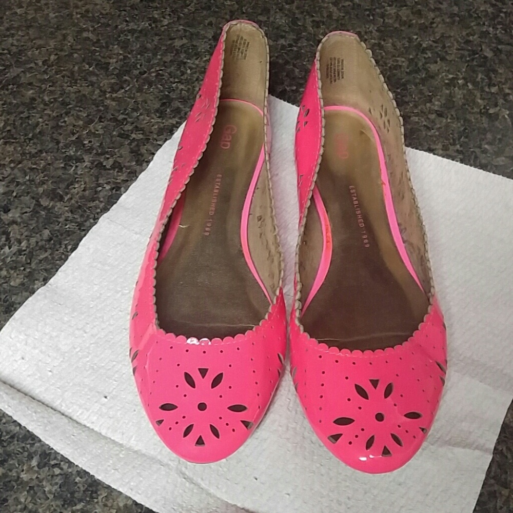 Gap flats free with purchase