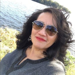 Meet your Posher, Claudia