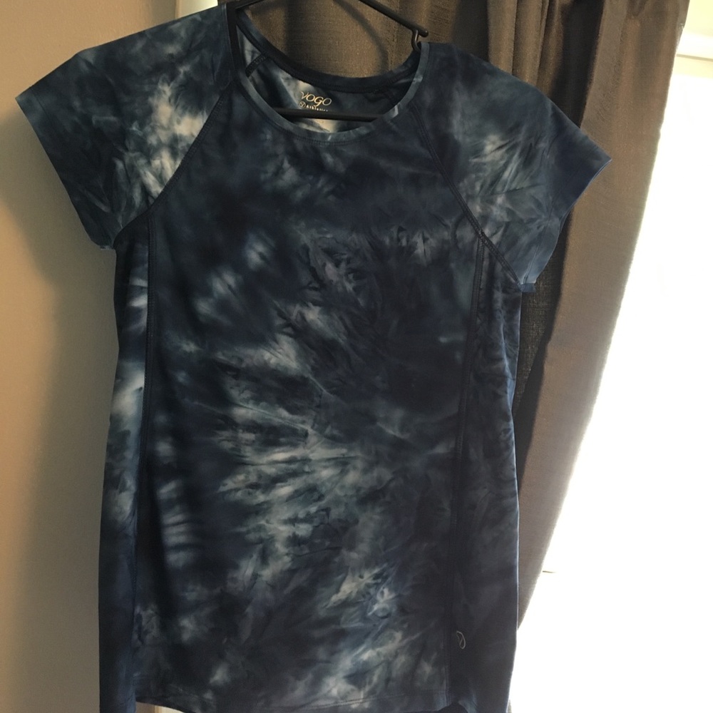 Athletic shirt
