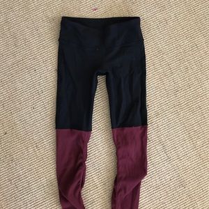 ALO Yoga Goddess Legging (Black/Burgundy)
