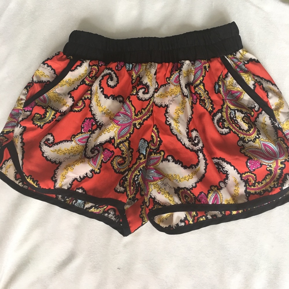 Polyester shorts with pockets