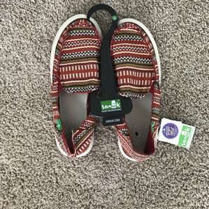 Super cute and trendy Sanuks for sale!