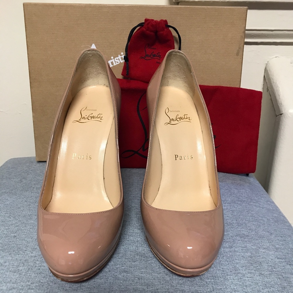 Authentic Christian Louboutin Nude Neofolio 37/7