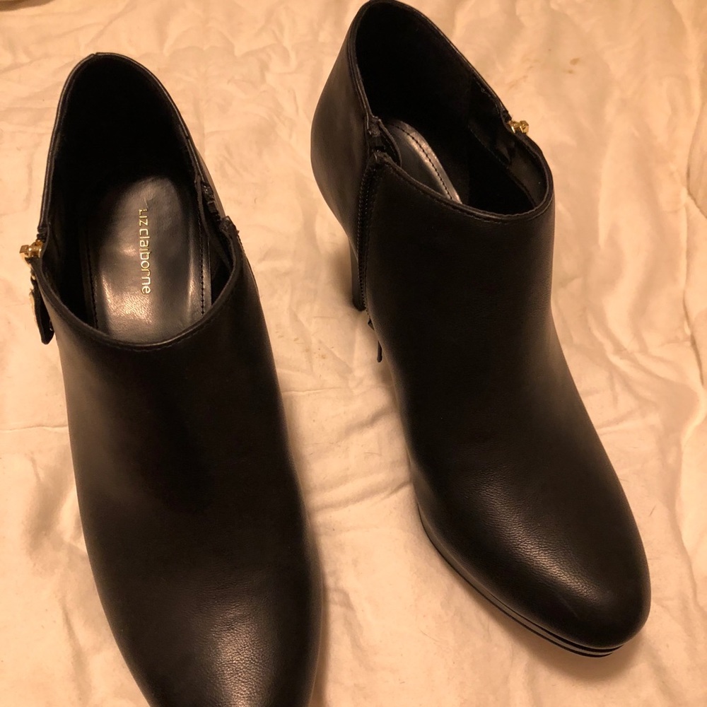 Liz Claiborne like new booties super cute