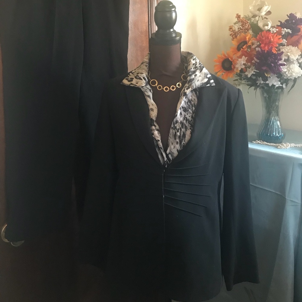 Bloomingdale's 2pc suit - 14P
