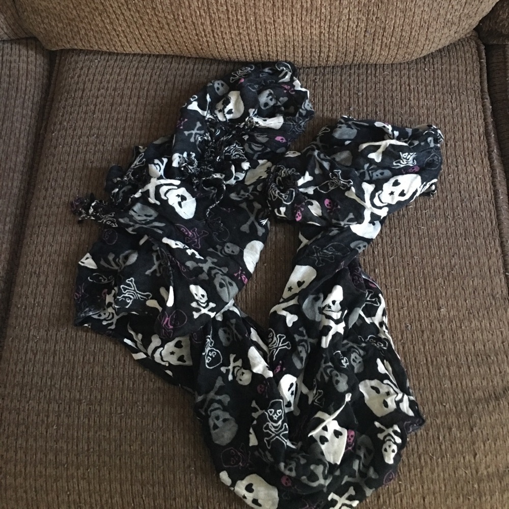 Skull Scarf 🖤