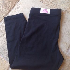 Victoria's Secret crop legging. New with tags