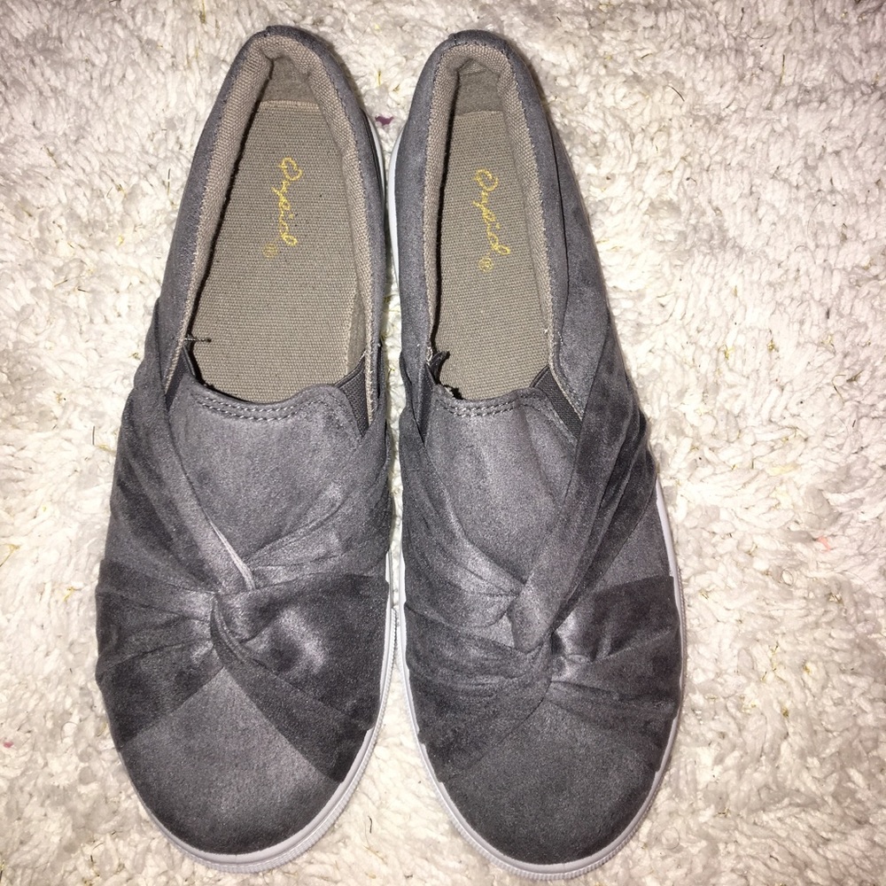 🌟BRAND NEW,NEVER WORN 🌟 grey sneakers