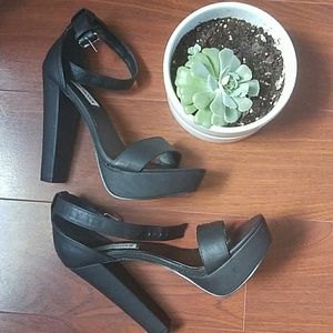 🖤Steve Madden Black Night out Sandals🖤