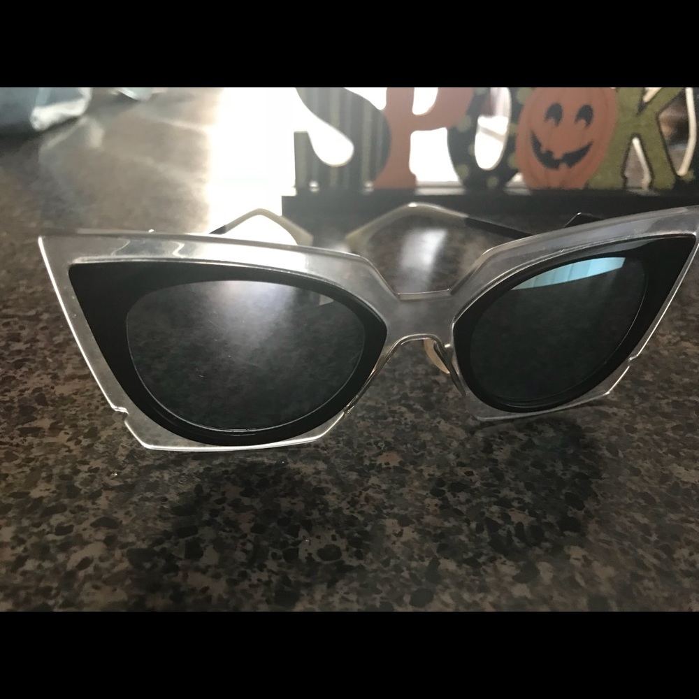 Nice Fendi sunglasses