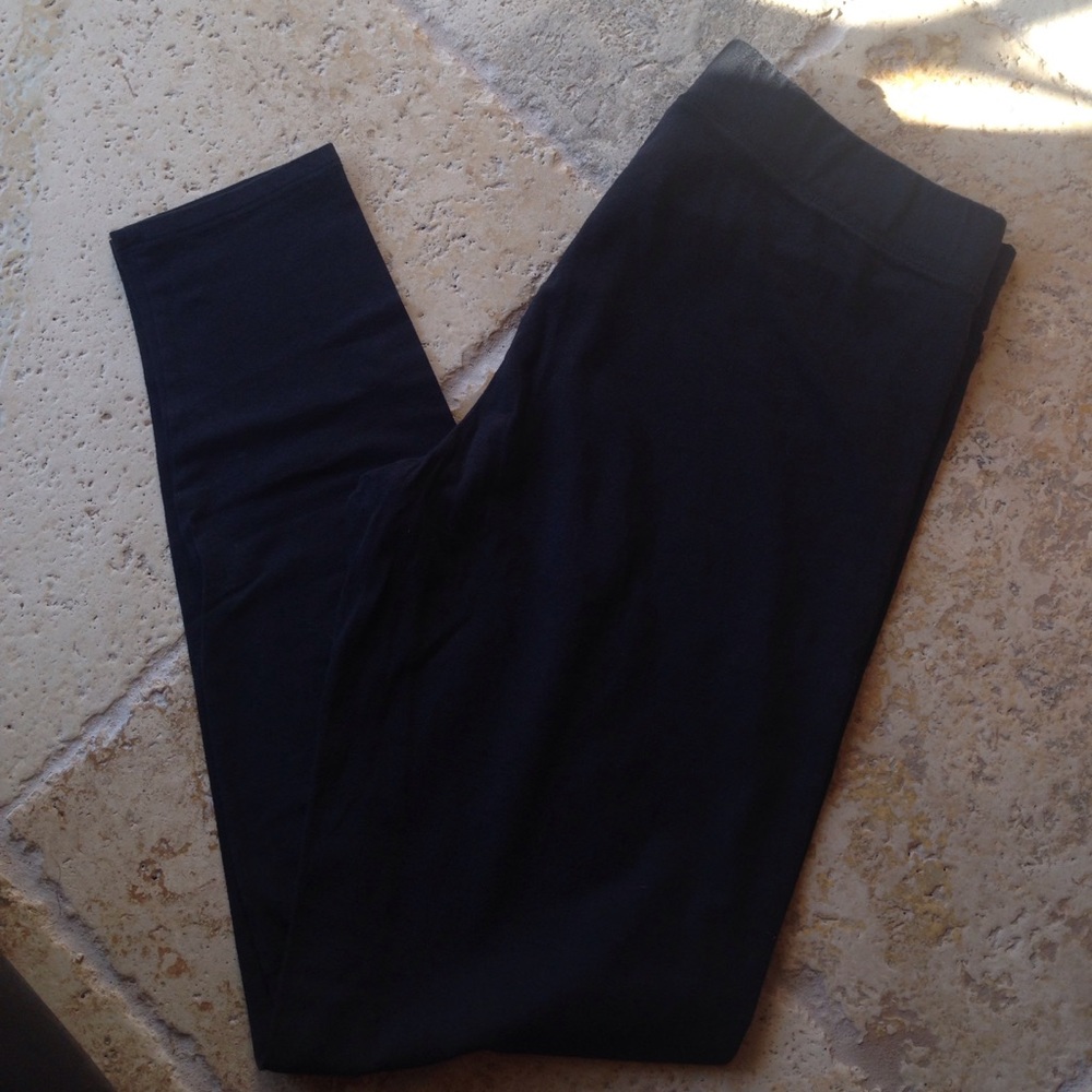 Victoria's Secret leggings, like new, worn once.