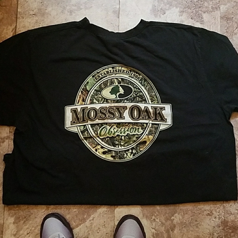 Mens Mossy oak tshirt!