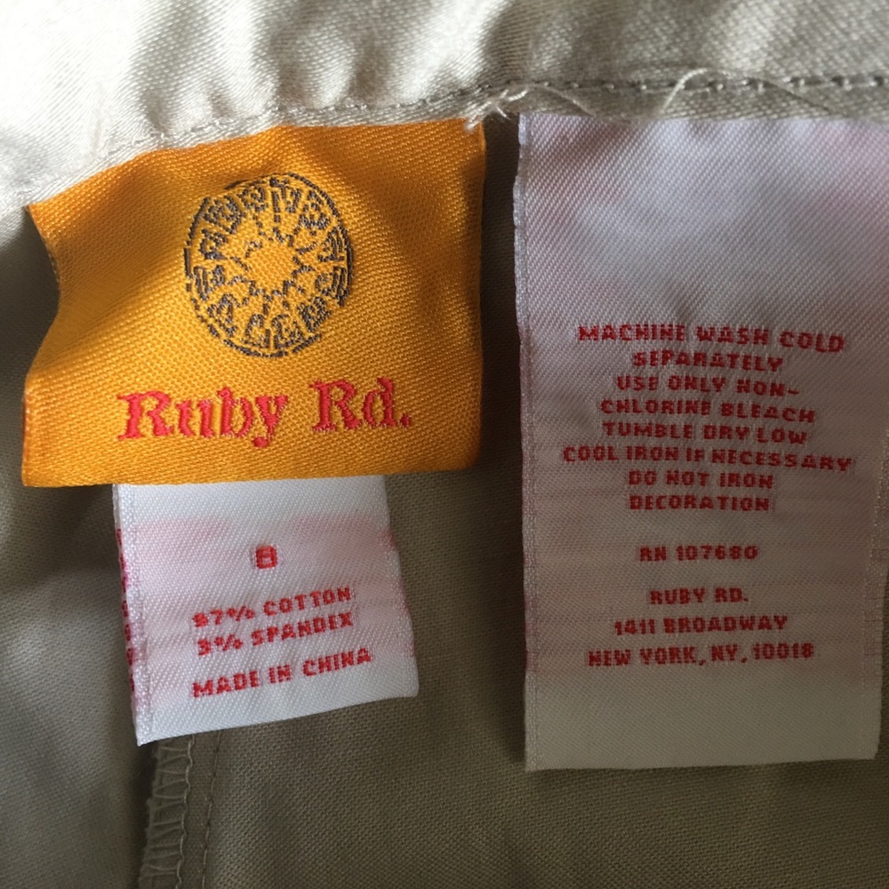 Ruby Rd. Woman’s Capris - Picture 4 of 4