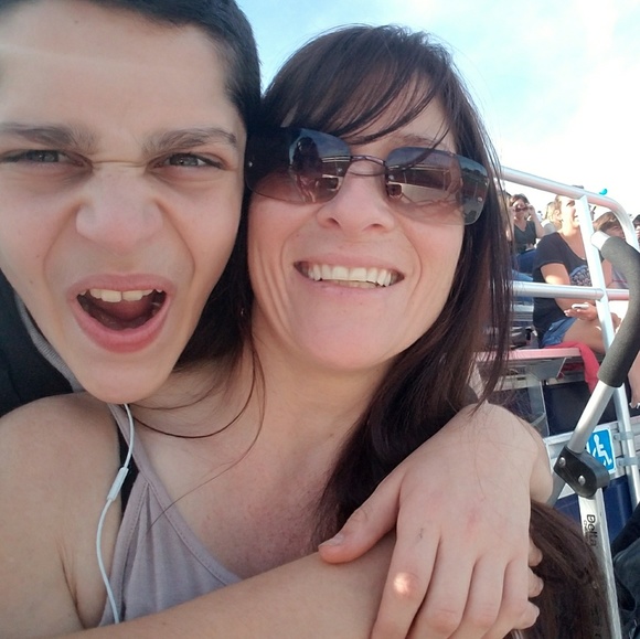 Meet your Posher, Lisa - Picture 2 of 5