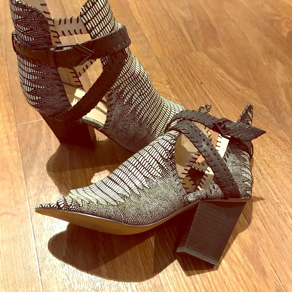 House of Harlow! Gorgeous! Size 9