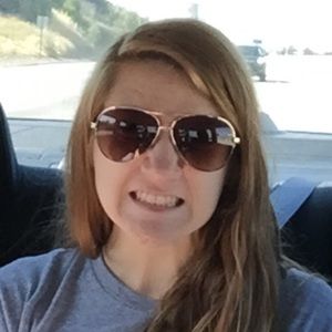 Meet your Posher, Caitlin