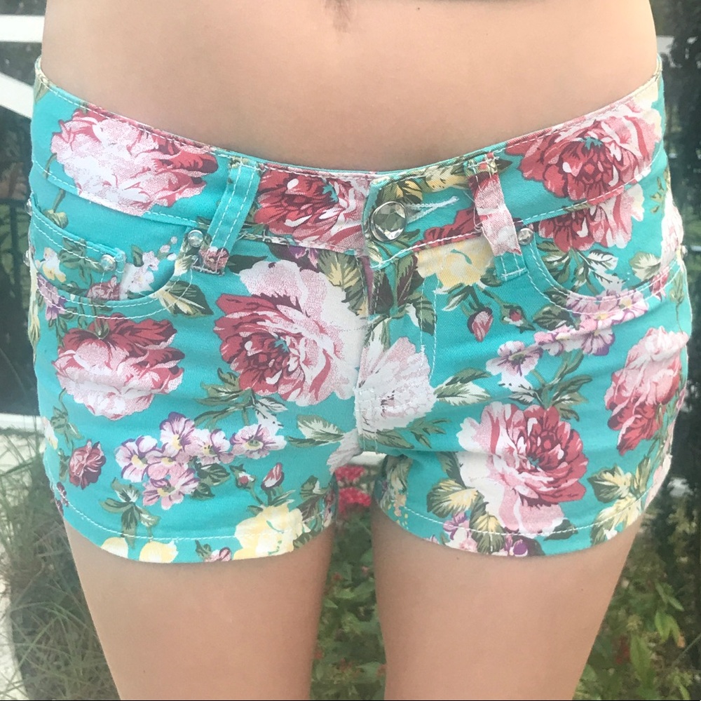 Floral shorts LOsT IN HURRICANE IAN. 🌴😢