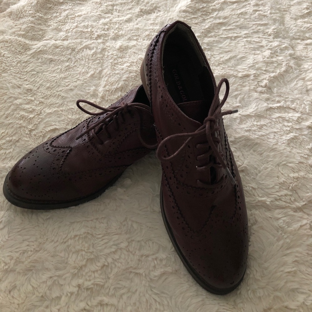 Woman’s Oxford leather shoes