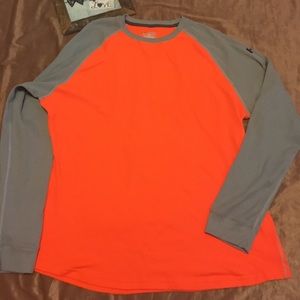 Men’s XXL Under Armour loose fit long sleeve