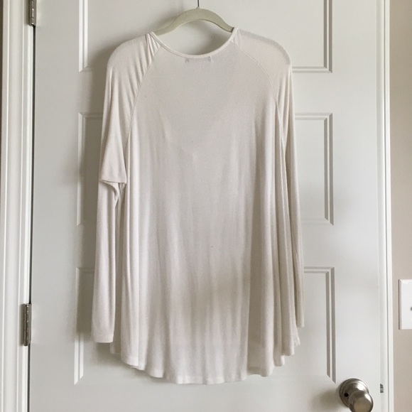 Brandy Melville - white sway long sleeve - Picture 2 of 3