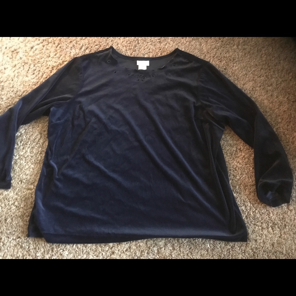 Velour navy blue shirt with scalloped neckline