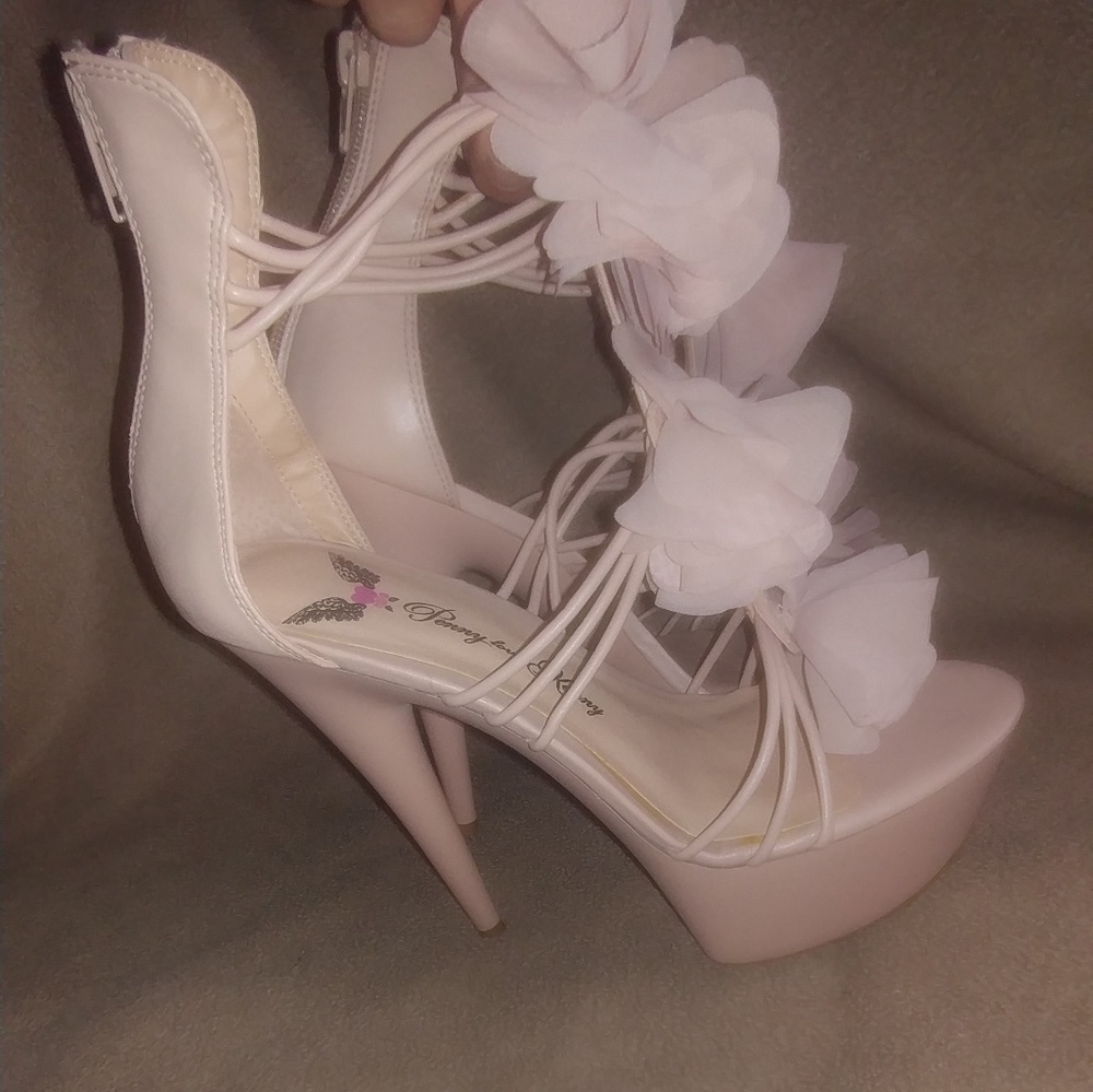 8M Nude heels