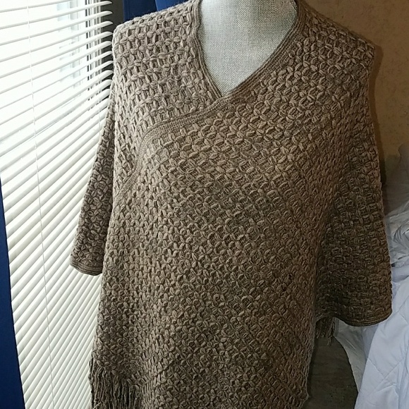 Last one! 💖New fringe poncho - Picture 2 of 8