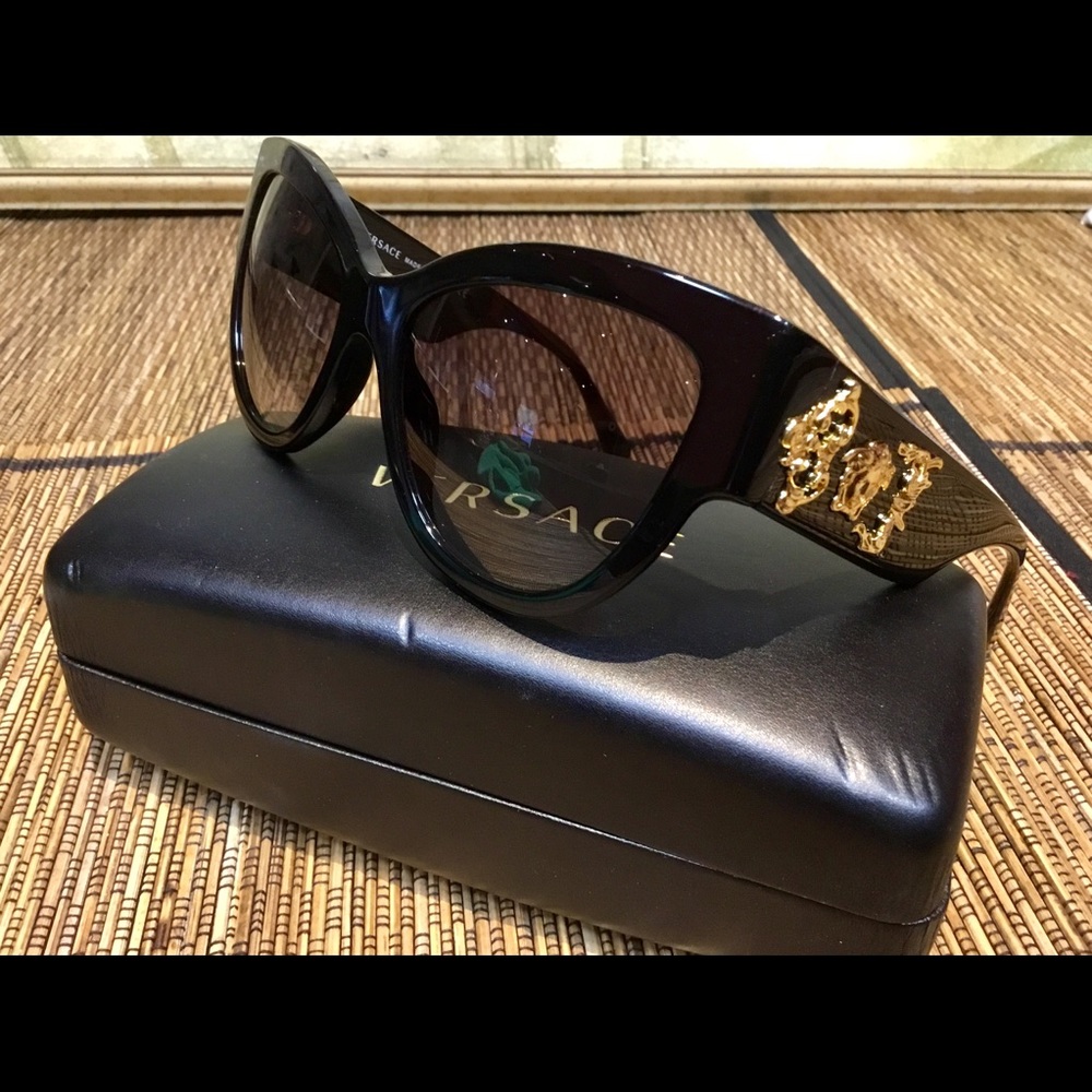 AUTHENTIC VERSACE BLACK/GOLD WOMEN SUNGLASSES