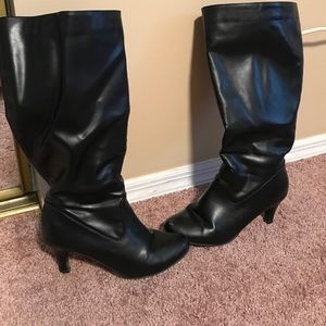 Black mid heel boots wide calf size 8.