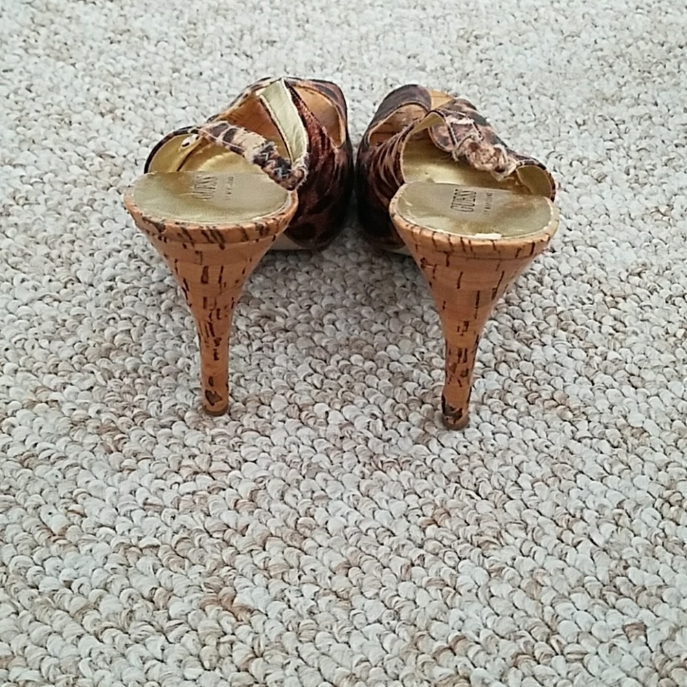 Shoes - Picture 2 of 4