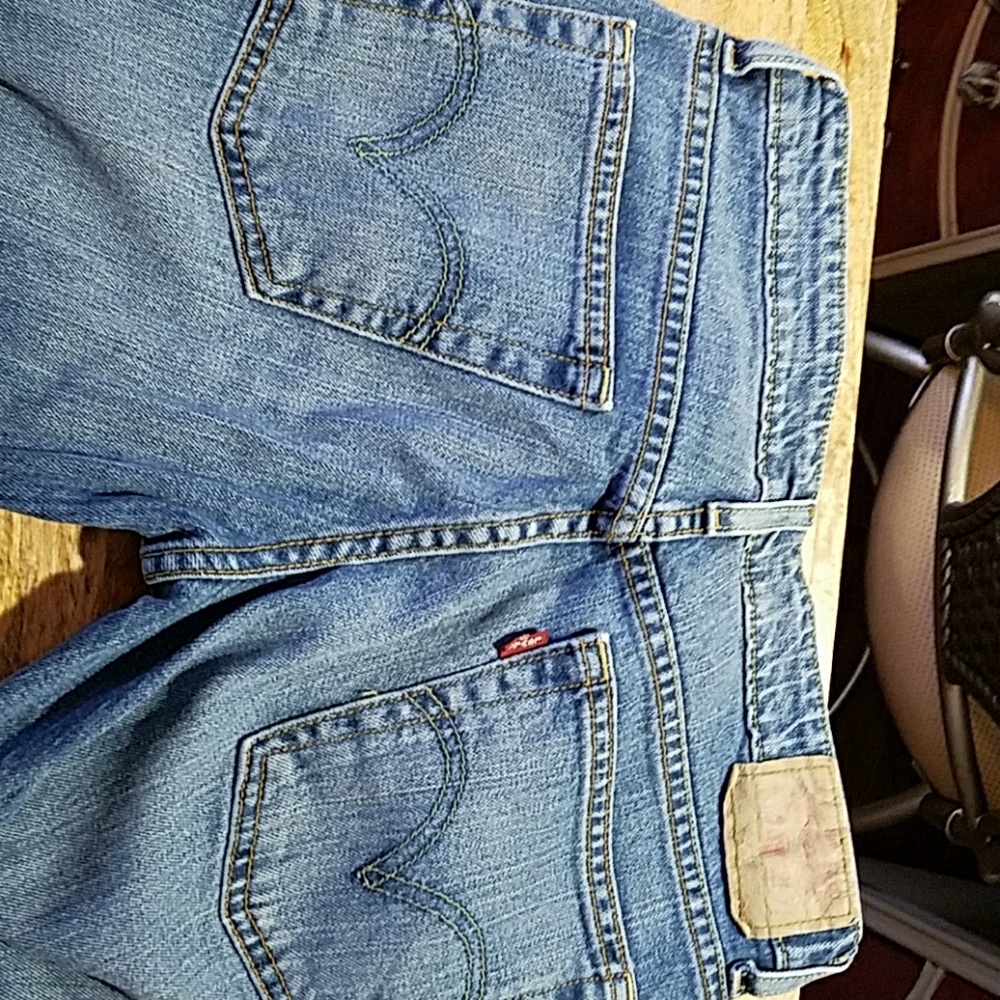 Levis - Picture 2 of 4