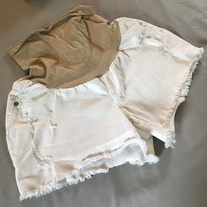 Maternity shorts white size large! ADORABLE!!!