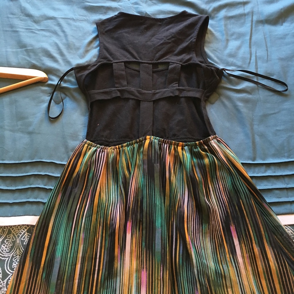Dress - Picture 3 of 3