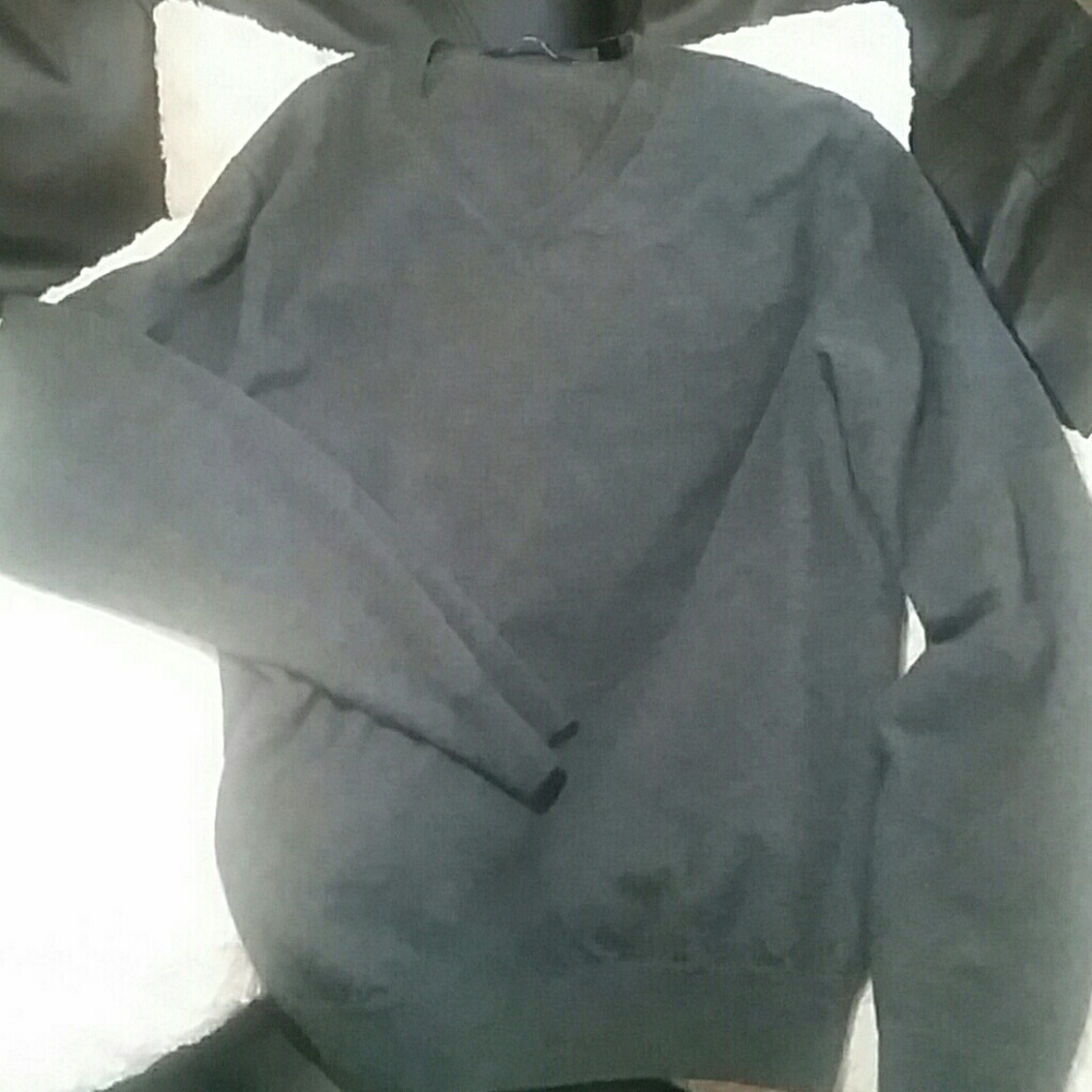 Woman's 100% Merino wool v-neck sweater
