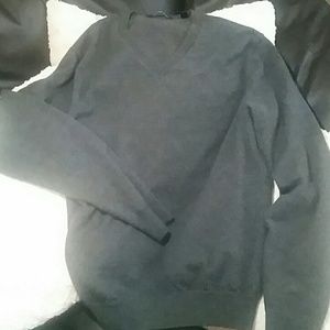 Woman's 100% Merino wool v-neck sweater