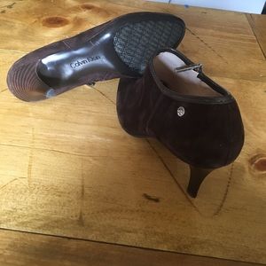 Calvin Klein JENNY size 7 booties