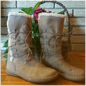 Airwalk tan lace up boots
