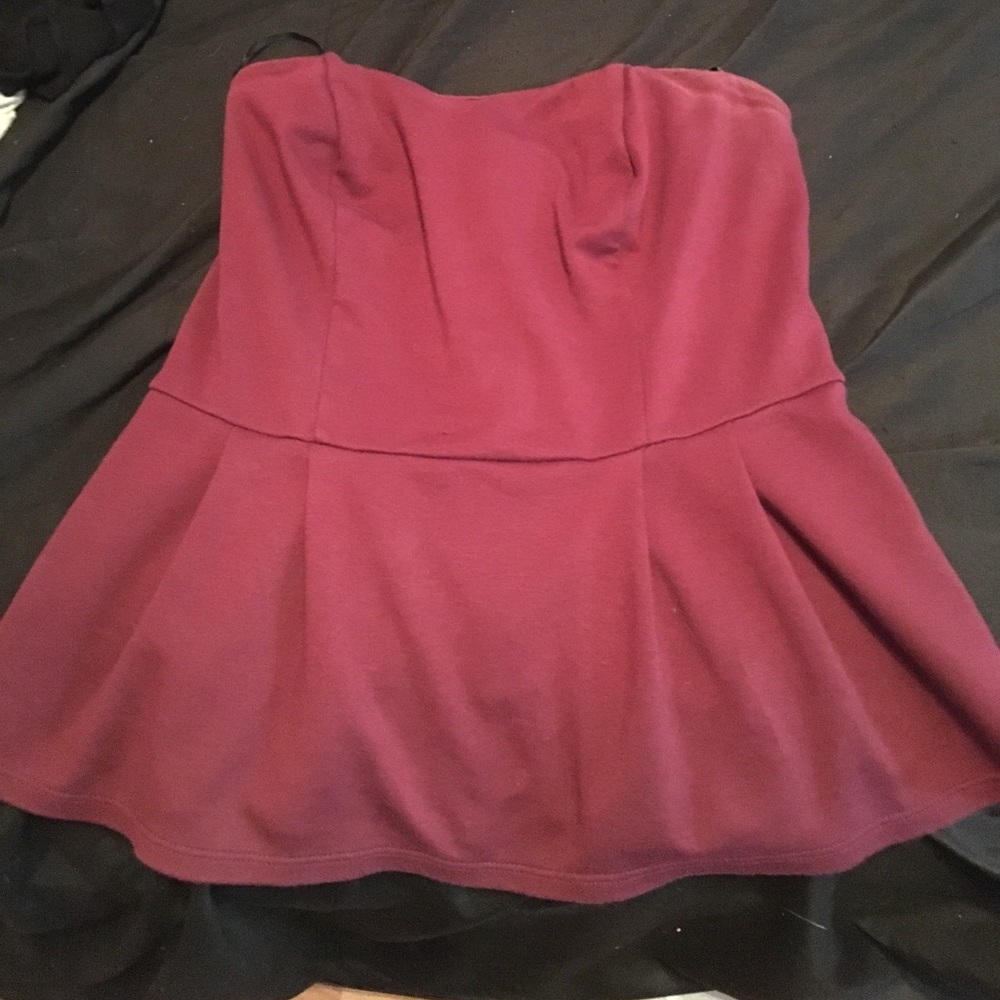 Maroon no sleeve top with zipper in back