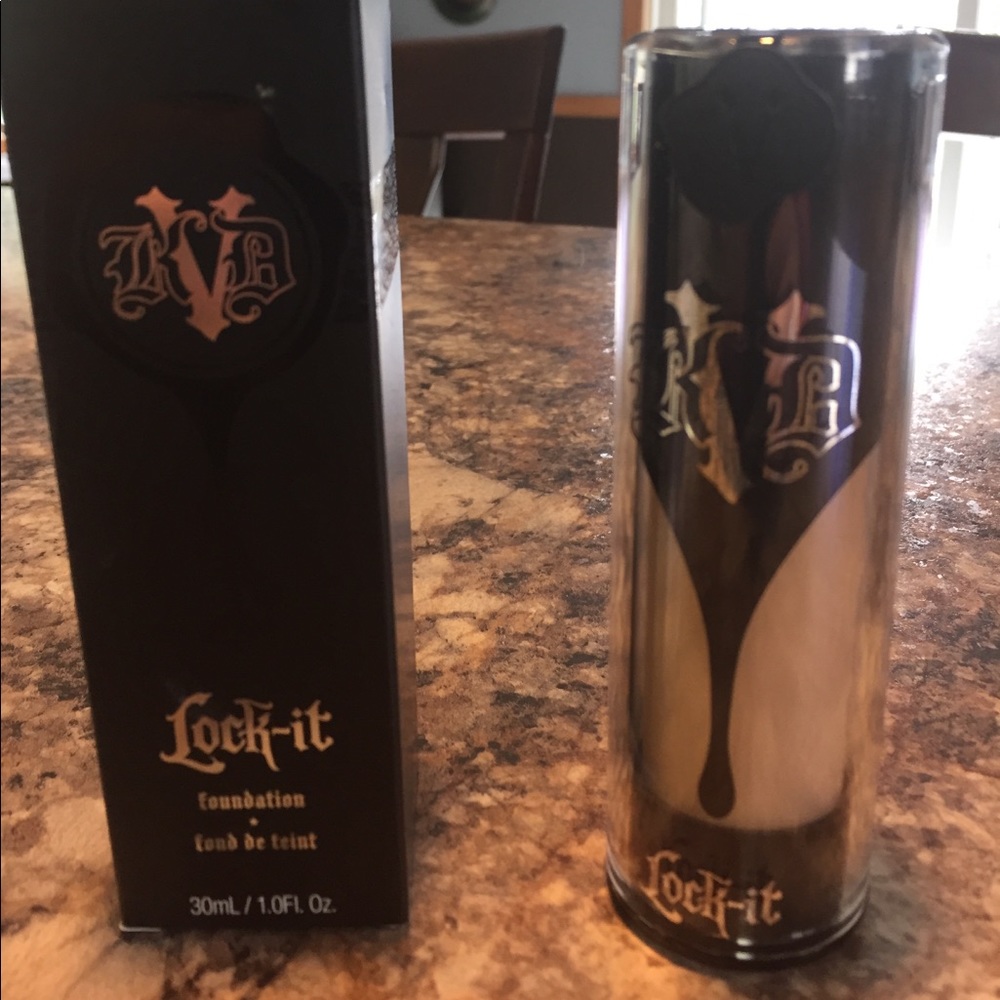 Kat Von D Lock -it foundation medium 52 warm