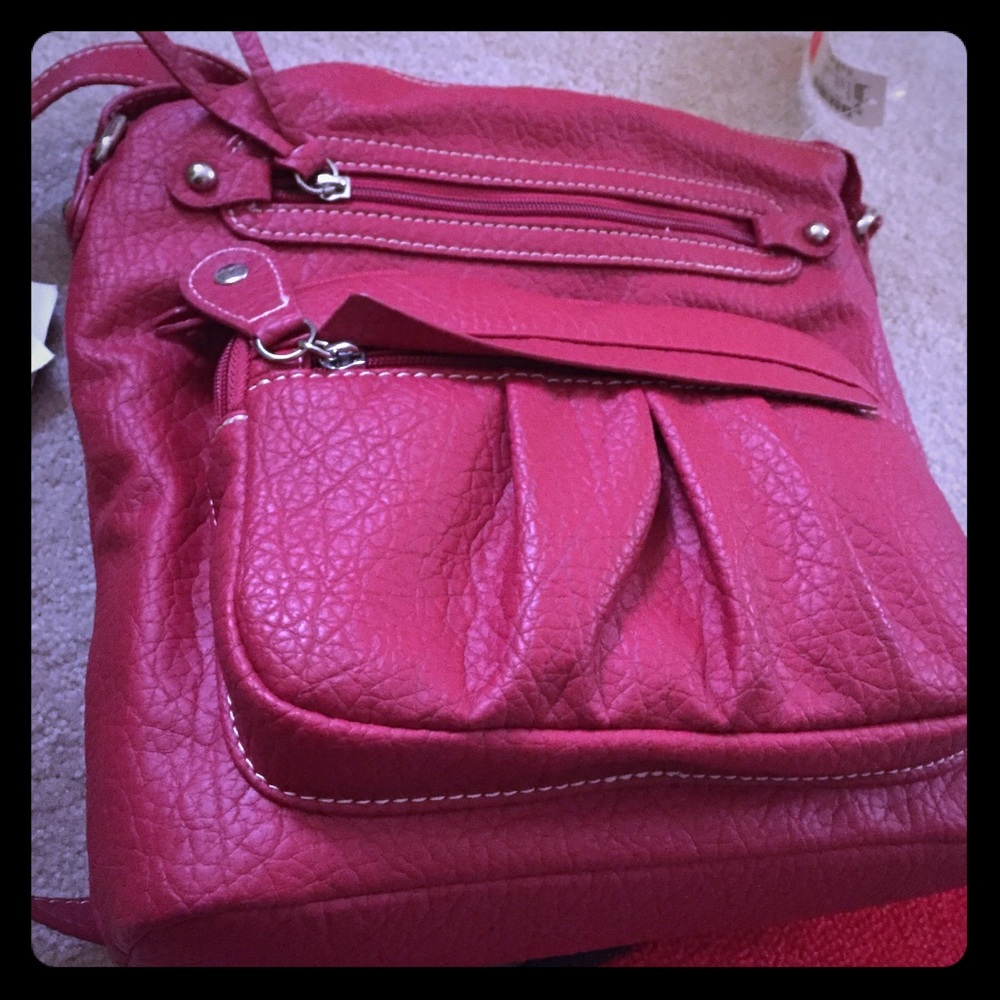 Red purse with lots of space and pockets