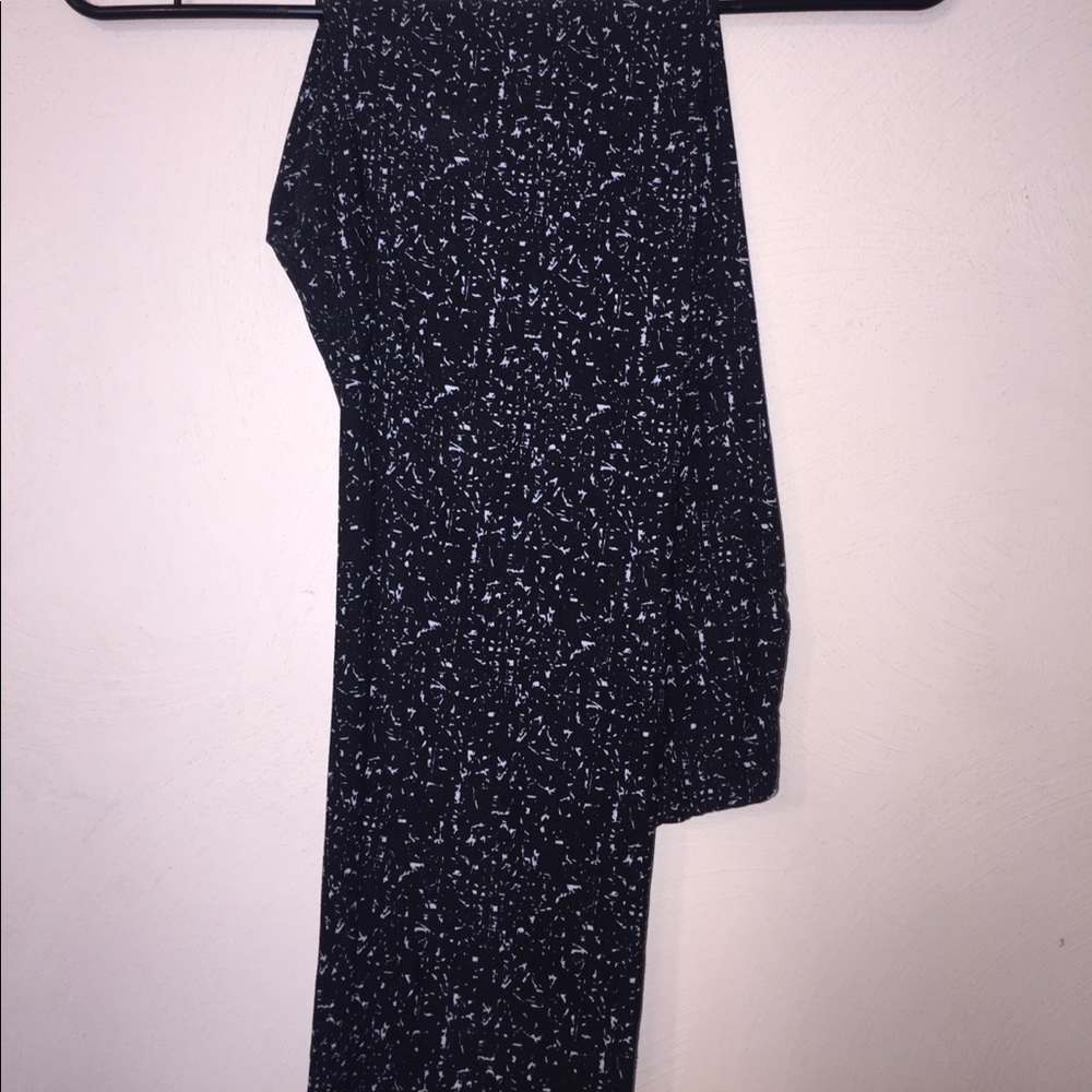 Lularoe one size black and white leggings.