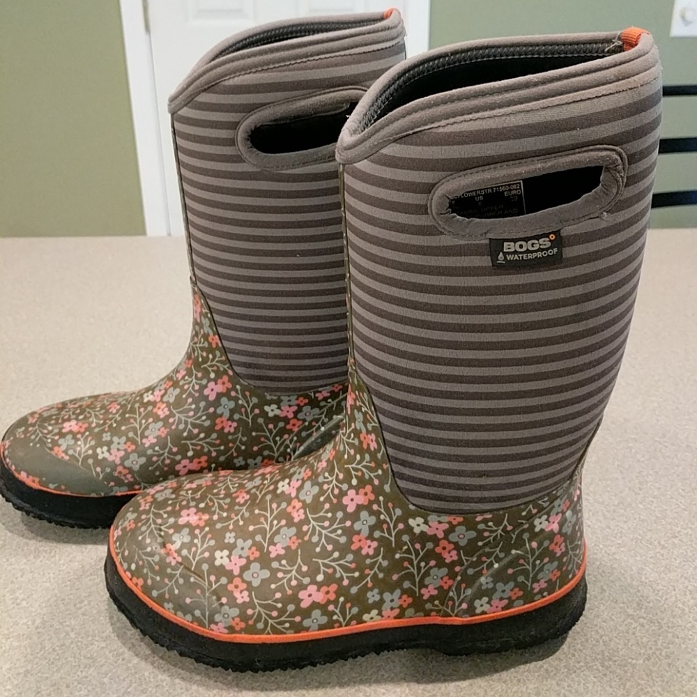 BOGS youth winter boots