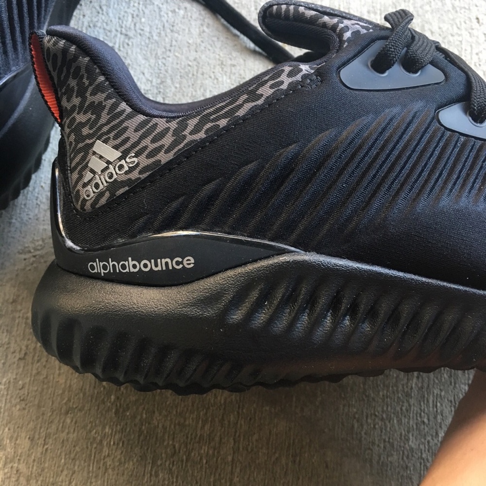 👟🎩Adidas AlphaBounce Brand New Never Worn!🎩👟