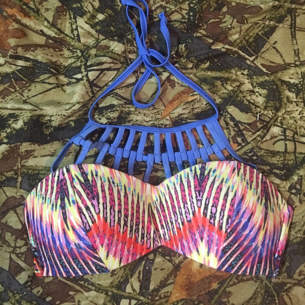 Size medium bikini top. Never been worn.
