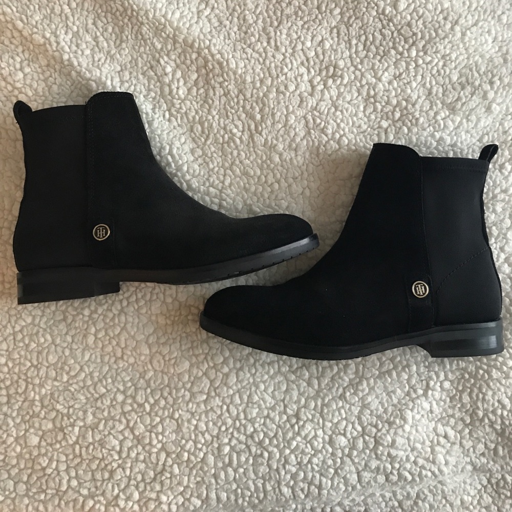 NWOT Tommy Hilfiger chelsea boot