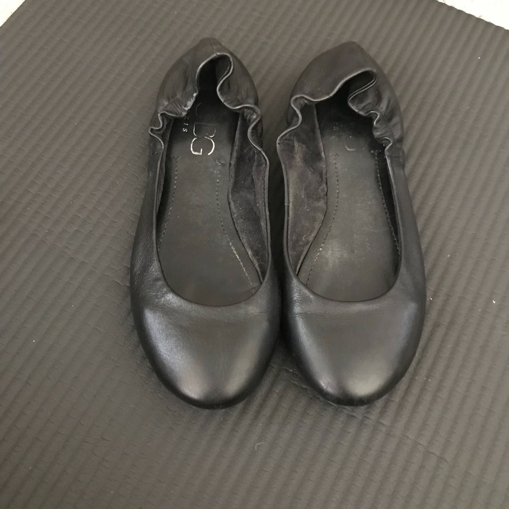 Black BCBG Paris ballet flats