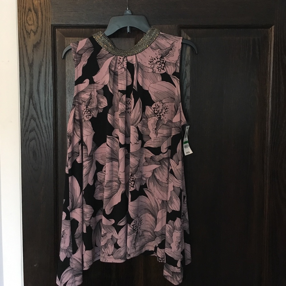 Floral blouse.